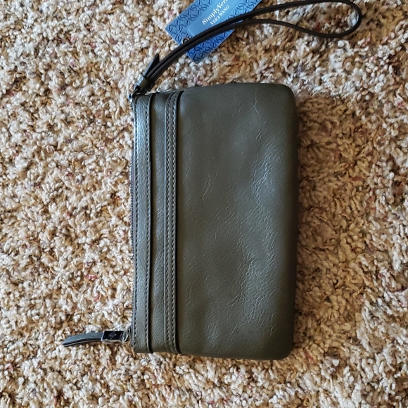 Olive green Simply Vera wristlet, NWT! - Picture 3 of 9